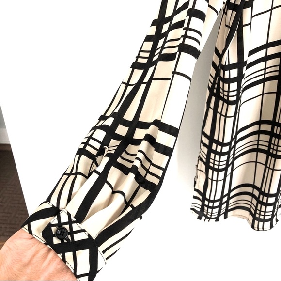 Susan Graver Printed Feather Weave Button Front Shirt, Size 16 - Picture 7 of 15